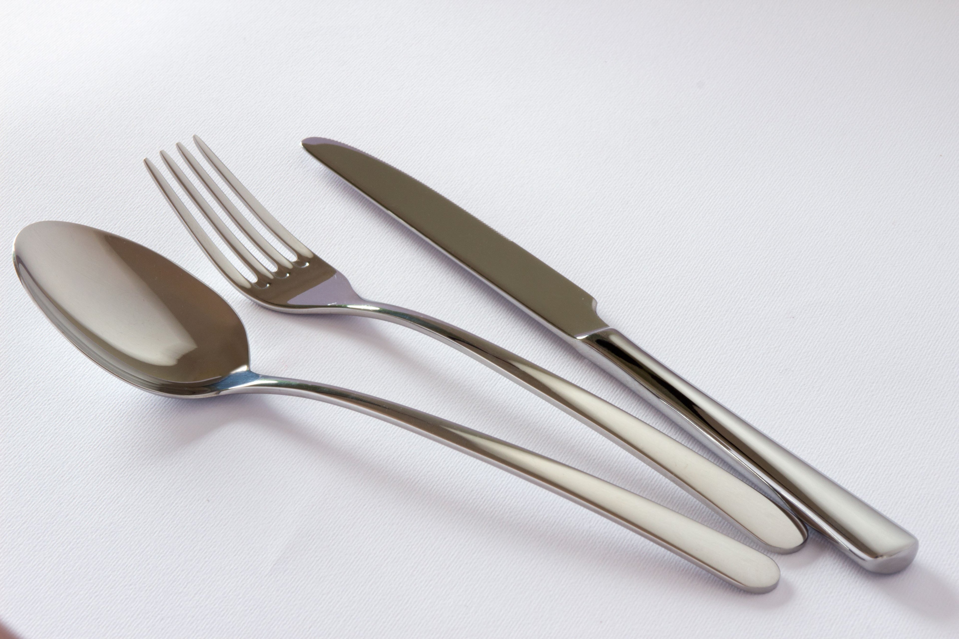 4 Tips Memilih Alat Makan yang Tepat